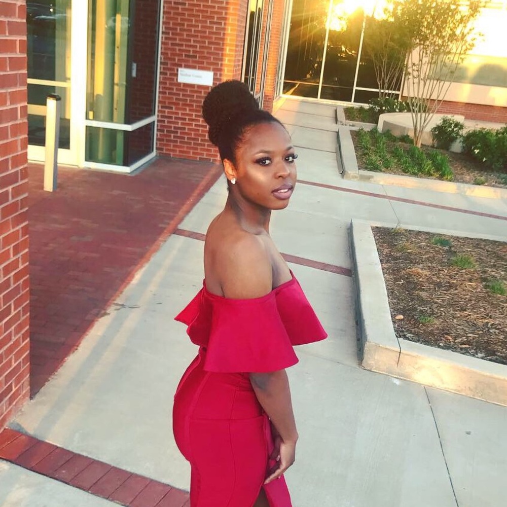 Meet your Posher, Courtney